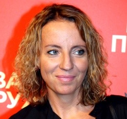 Вы сейчас просматриваете ПРОДЮСЕР ЕКАТЕРИНА ФИЛИППОВА («МАМА ДАРАГАЯ!»): «НАД НАШЕЙ КОМЕДИЕЙ ЗРИТЕЛИ СМЕЮТСЯ, ПОТОМУ ЧТО СМЕШНО, А НЕ ПОТОМУ, ЧТО НЕЛОВКО»