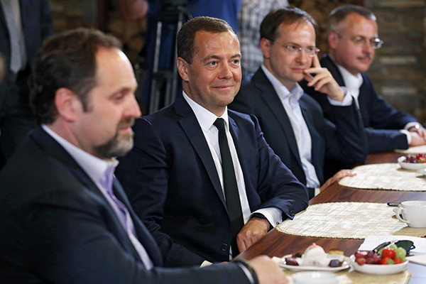Вы сейчас просматриваете МЕДВЕДЕВ ПРЕДЛОЖИЛ ОБЛОЖИТЬ КИНОБИЛЕТЫ НДС