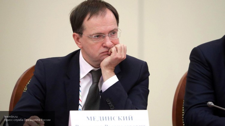 Вы сейчас просматриваете ВЛАДИМИР МЕДИНСКИЙ ПРЕДЛАГАЕТ УЧИТЬ ШКОЛЬНИКОВ ИСТОРИИ КИНО