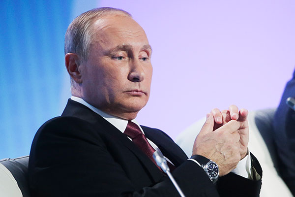 Подробнее о статье ВЛАДИМИР ПУТИН ПОСМОТРЕЛ «ВРЕМЯ ПЕРВЫХ» С КОСМОНАВТАМИ