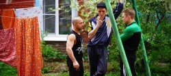 Кадр из фильма КАК ВИТЬКА ЧЕСНОК ВЕЗ ЛЕХУ ШТЫРЯ В ДОМ ИНВАЛИДОВ