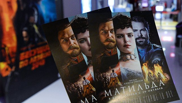 Вы сейчас просматриваете АЛЕКСЕЙ УЧИТЕЛЬ НАДЕЕТСЯ, ЧТО «МАТИЛЬДУ» ВСЕ ЖЕ ПОКАЖУТ В «СИНЕМА ПАРК» И «ФОРМУЛЕ КИНО»