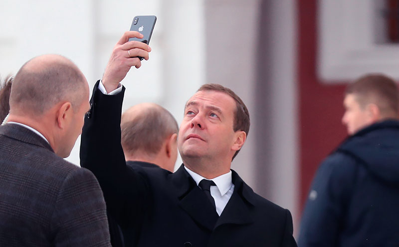 Подробнее о статье МЕДВЕДЕВ ПОРУЧИЛ ВВЕСТИ АДМИНИСТРАТИВНОЕ НАКАЗАНИЕ ЗА СЪЕМКУ В КИНОТЕАТРАХ