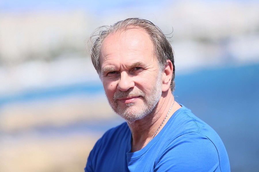 Вы сейчас просматриваете АЛЕКСЕЙ ГУСЬКОВ: «Я ГОТОВ БЕЗВОЗМЕЗДНО ПРЕДОСТАВИТЬ СВОИ ФИЛЬМЫ КИНОТЕАТРАМ»