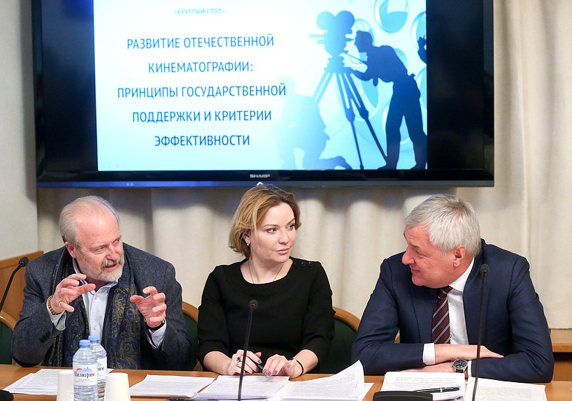 Подробнее о статье ЕЛЕНА ЕРМОЛИНА О КРУГЛОМ СТОЛЕ ПРО РАЗВИТИЕ КИНЕМАТОГРАФИИ: «СОСТОЯЛАСЬ НЕ ПРОСТО ДИСКУССИЯ, НО ДИАЛОГ» + ПРЕДЛОЖЕНИЯ АВК ПО МЕРАМ ГОСПОДДЕРЖКИ
