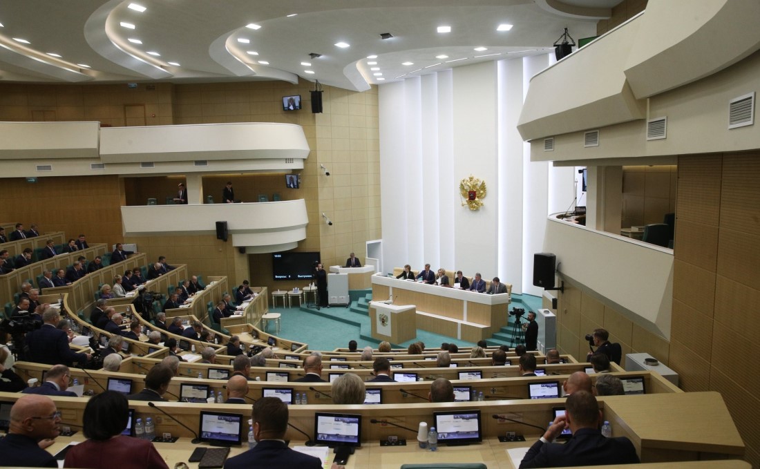 Подробнее о статье В СОВФЕДЕ СНОВА НАПОМНИЛИ О ПАРАЛЛЕЛЬНОМ ИМПОРТЕ