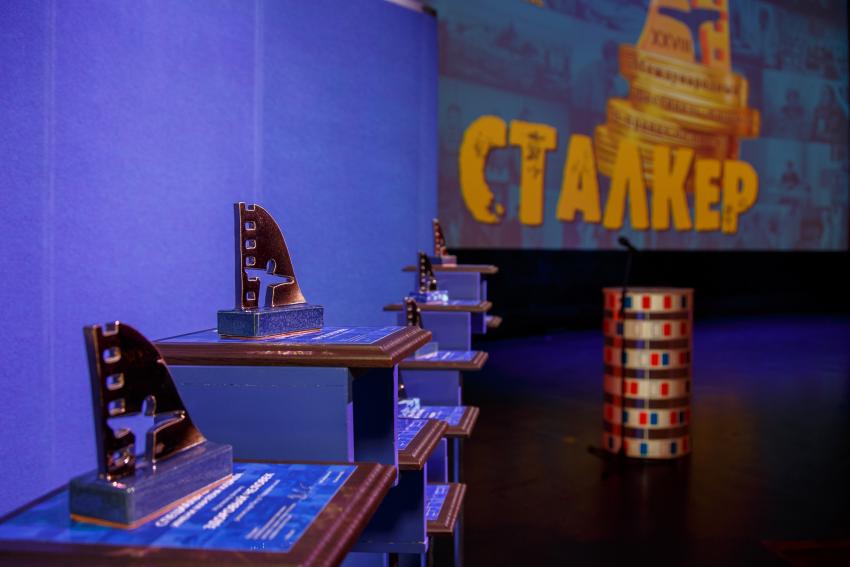 Подробнее о статье НОВОСТИ ФЕСТИВАЛЕЙ: ВКРАТЦЕ, СТАЛКЕР, ЕВРАЗИЯ, РЕСПУБЛИКА КИНО, ХОРРОР ФЕСТ, ПРЕМИЯ ИМ. ДЗИГИ ВЕТРОВА